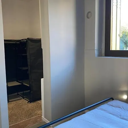 Independant Dans Maison De Village *